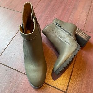 Never worn Lucky Brand waterproof ankle boots